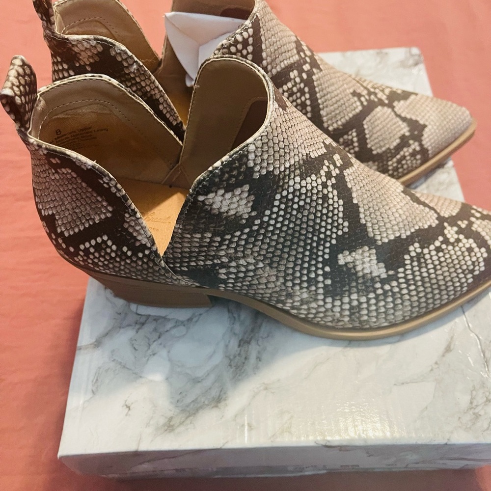 Universal Thread Booties - image 2